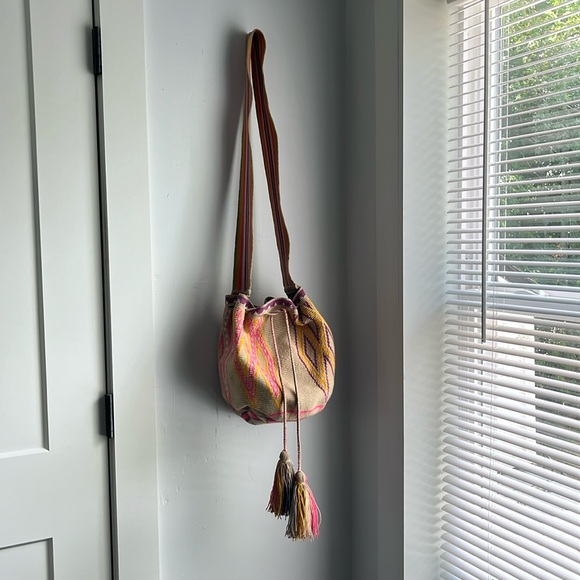 Handmade colorful woven bucket bag with tassels. Crossbody bag. - Picture 3 of 7